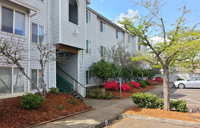 2 beds, 1 bath, 808 sqft, $1,650, Unit 106*