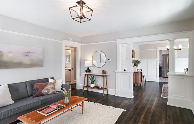 Gorgeous, updated 3-bdr Vernon bungalow w/ fenced yard—Central A/C, W/D, Walk to NE Alberta!