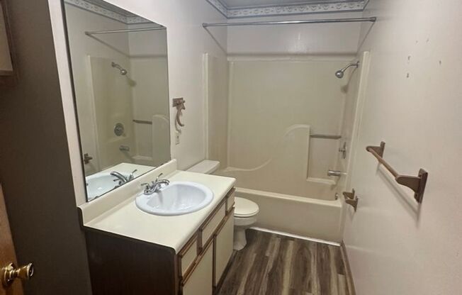 2 beds, 1 bath, $650