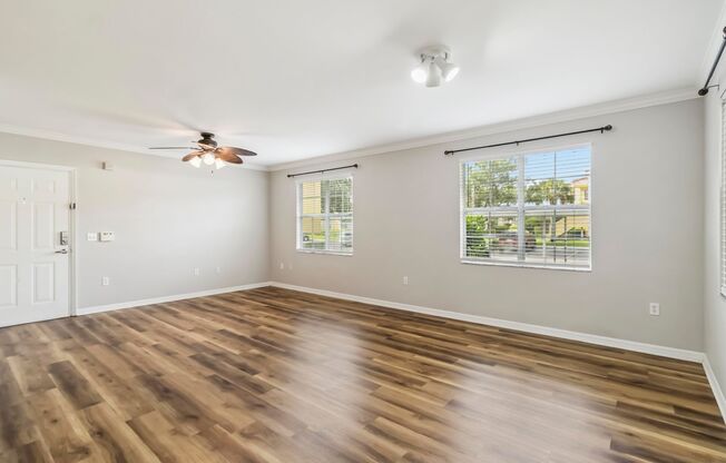 Spacious 2/2 unit available now for annual lease