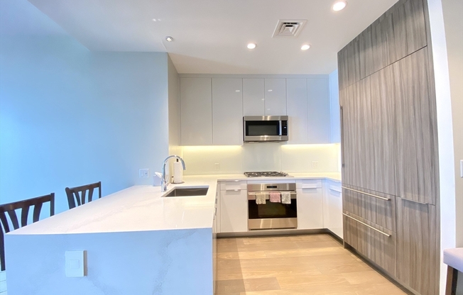 1 bed, 1 bath, 762 sqft, $4,150, Unit 20D