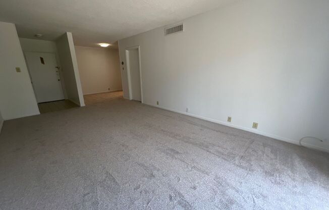 1 bed, 1 bath, 744 sqft, $1,400, Unit 2601 Bellefontaine E-C204