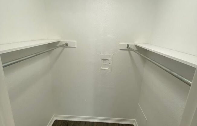 2 beds, 2 baths, 878 sqft, $1,430, Unit 2071