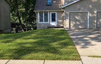 3 Bed | 1.5 Bath | 1 Car Garage Duplex in Kansas City