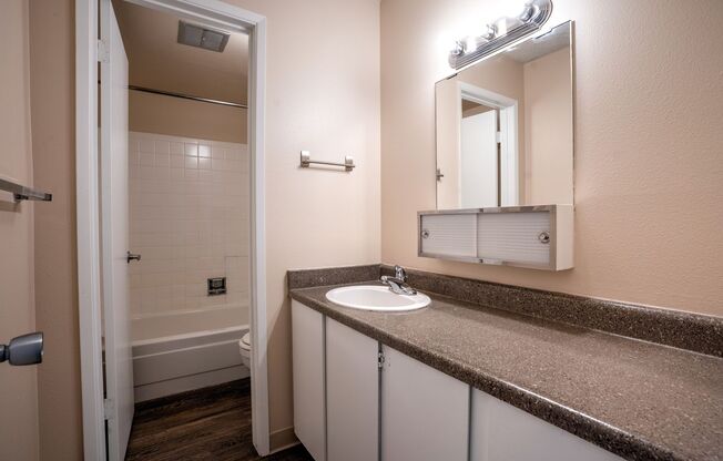 2 beds, 1 bath, 952 sqft, $1,395