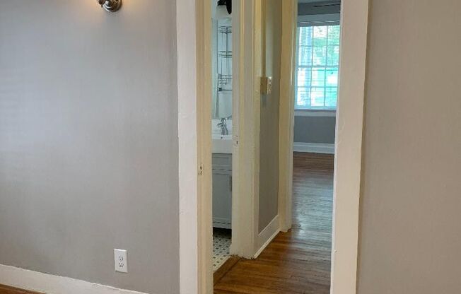 1 bed, 1 bath, 750 sqft, $1,595, Unit 869-4