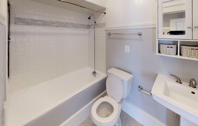 Studio, 1 bath, 400 sqft, $1,975, Unit 221