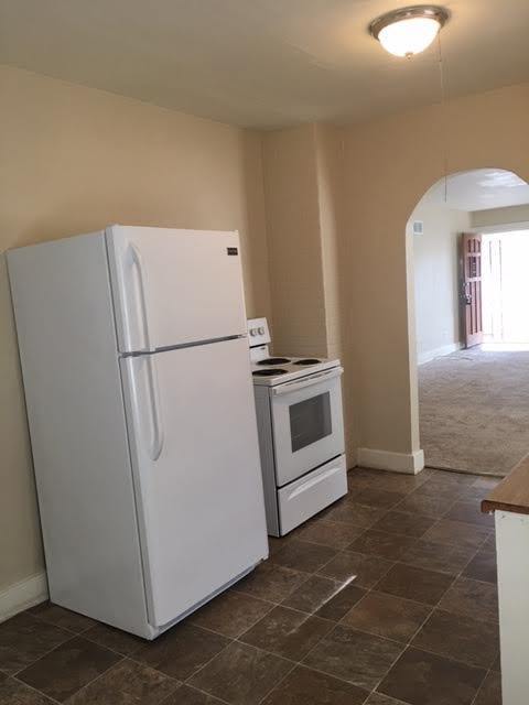 2 beds, 1 bath, $1,045