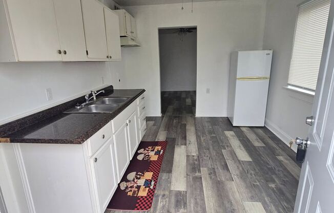 975-975.5 CAMPBELL AVENUE