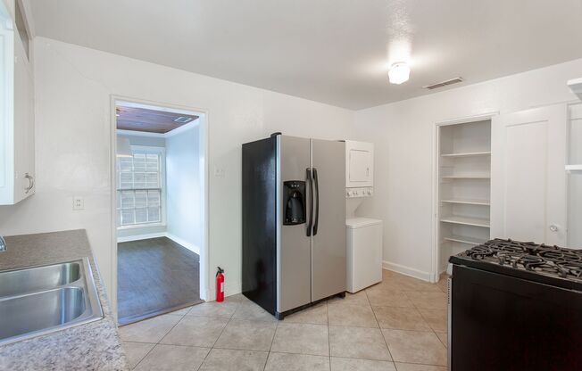 2 beds, 1 bath, $2,295