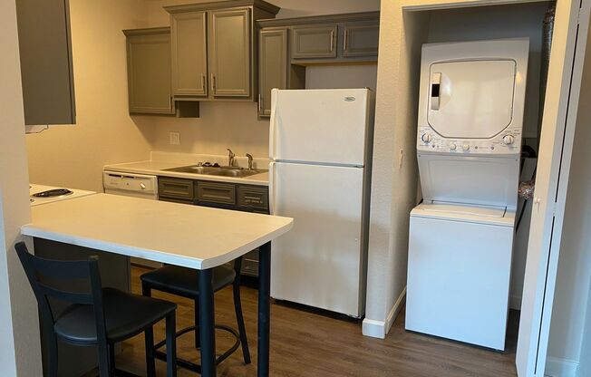 2 beds, 1 bath, 766 sqft, $1,500