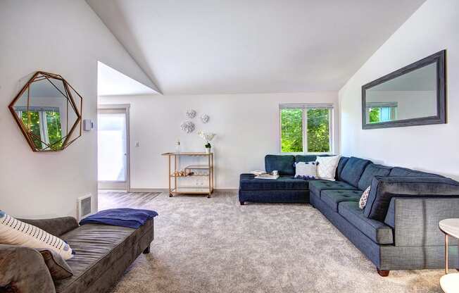 Tacoma Apartments- Heatherstone Apartments-living room