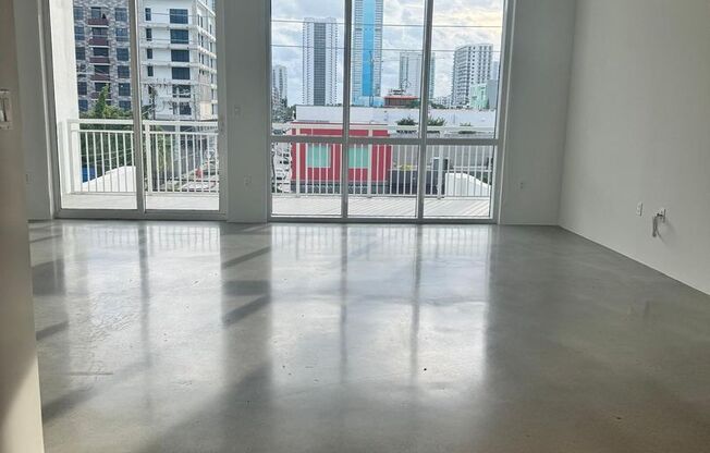 Studio, 1 bath, 737 sqft, $2,550, Unit Unit 302