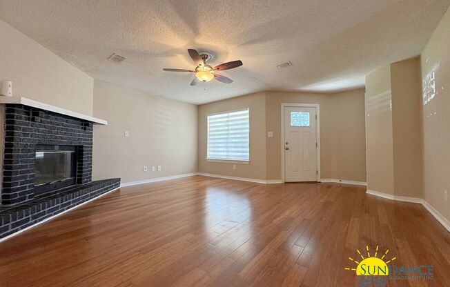Charming 3-Bedroom Home Near Hurlburt Field AFB, Perfect for Relaxation and Entertaining!