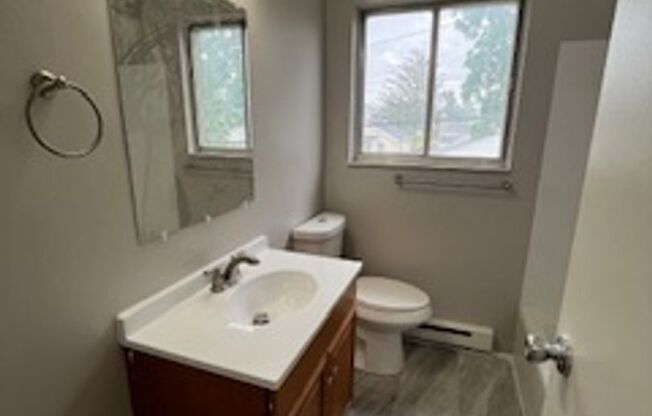 Newly Updated 2 BR/ 1 BA townhome MOVE-IN SPECIAL