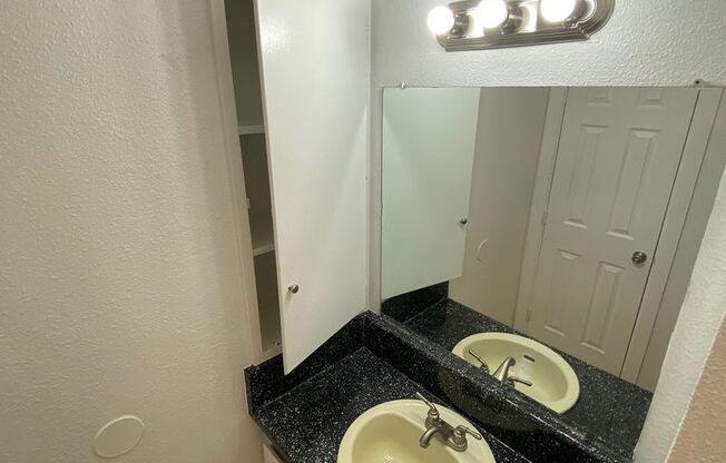 2 beds, 2 baths, 878 sqft, $1,430, Unit 2009