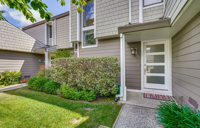 Large 3 Bed 2.5 Bath Townhome walking distance to Downtown Willow Glen!