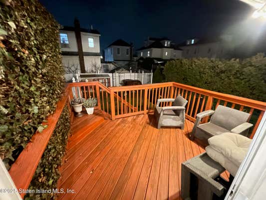 21 PEARSALL ST