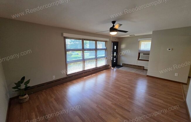 Spacious and updated 2 bedroom 1 bathroom Duplex