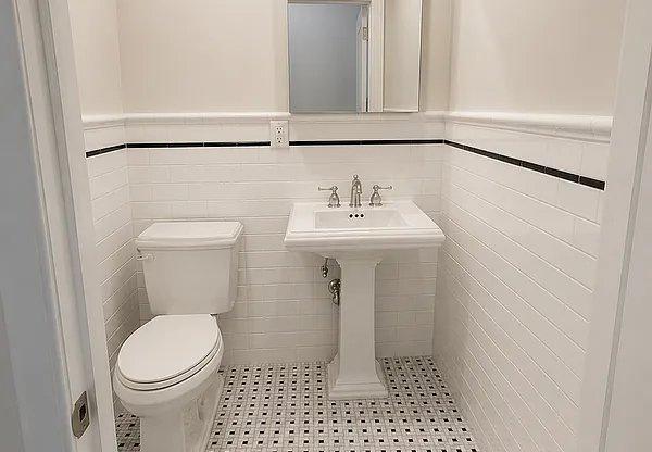 2 beds, 1 bath, $8,200, Unit 14K
