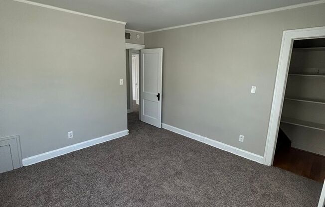 2 beds, 1 bath, 780 sqft, $1,195, Unit 5302 Charlotte St.