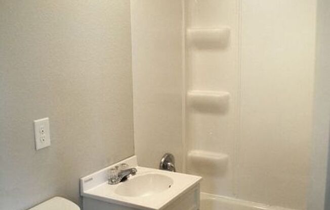 Studio, 1 bath, 400 sqft, $625, Unit Unit 413