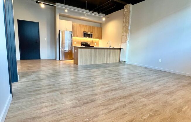 1 bed, 1 bath, 818 sqft, $1,350, Unit 103