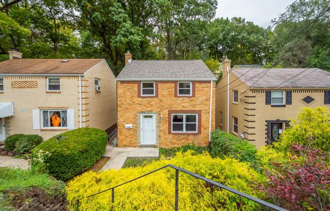AVAILABLE OCT 1ST!! GORGEOUS 2 BEDROOM HOUSE IN BROOKLINE!
