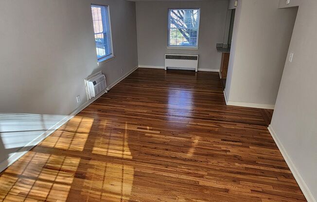 2 beds, 1 bath, 897 sqft, $2,275, Unit F-05