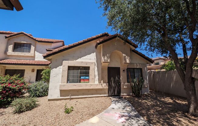 2 Bedroom Condo in the Sonoma Village Community Near W Elliot Rd and N Arizona Ave!