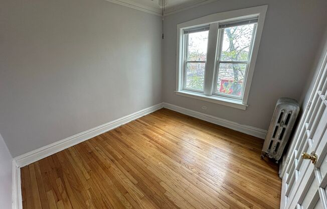 2 beds, 1 bath, 950 sqft, $1,700, Unit 3902-3A