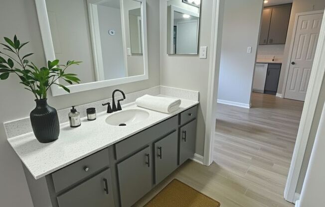 3 beds, 1.5 baths, 1,098 sqft, $1,425, Unit O03