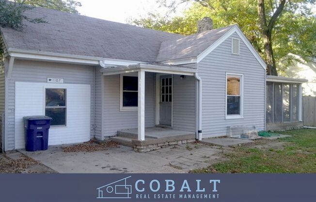 Centrally Located 2 Bed 1 Bath! Pre leasing for 2025/2026 School year