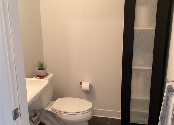 1 bed, 1.5 baths, 948 sqft, $4,150, Unit 133