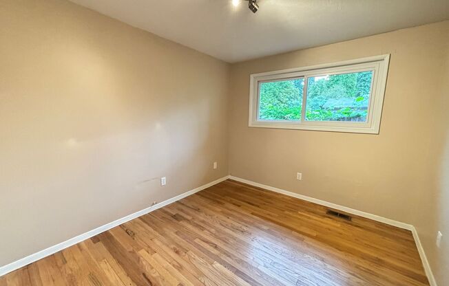 3 beds, 1 bath, $2,500