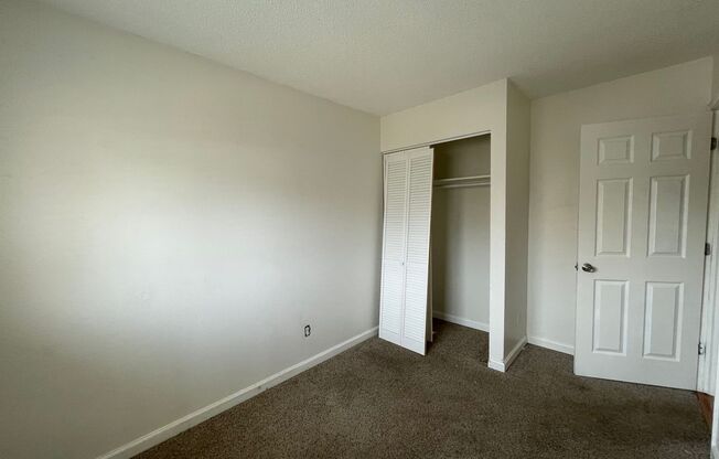 Cozy home 4 bedroom, 2 bath Longmont home! Ready for Move in!