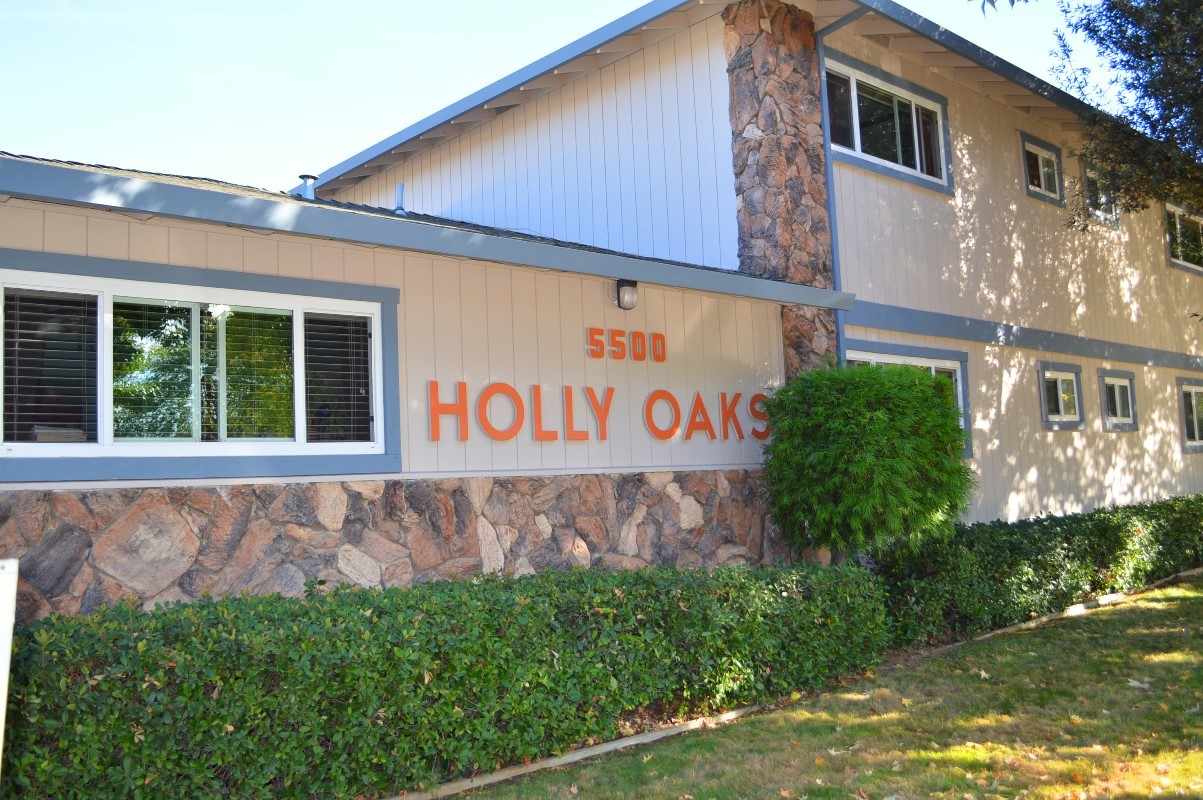 344 // Holly Oaks Apartments