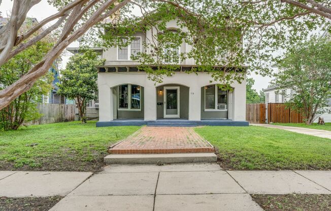 CHARMING 4-BEDROOM HISTORIC HOME IN TOBIN HILL