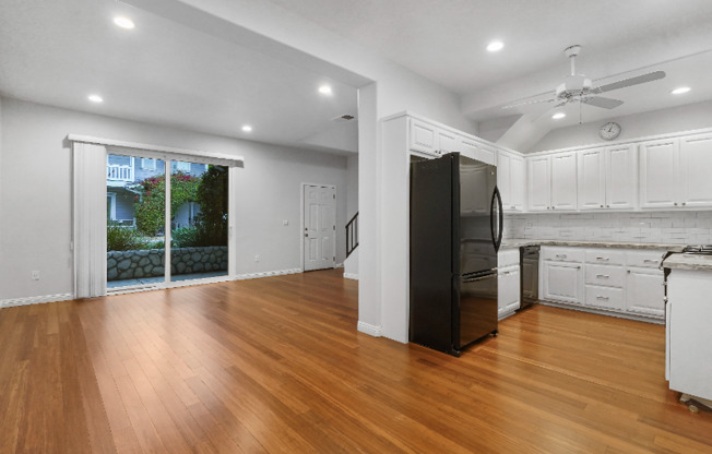 50 W Mountain St