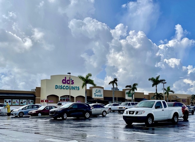 California Club Shopping Center in Ives Estates