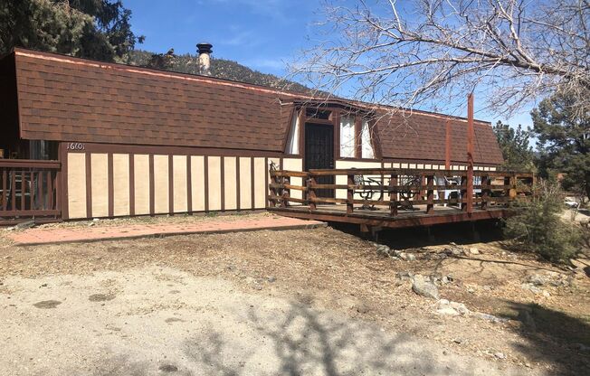 QUAINT CABIN IN A GREAT LOCATION!!