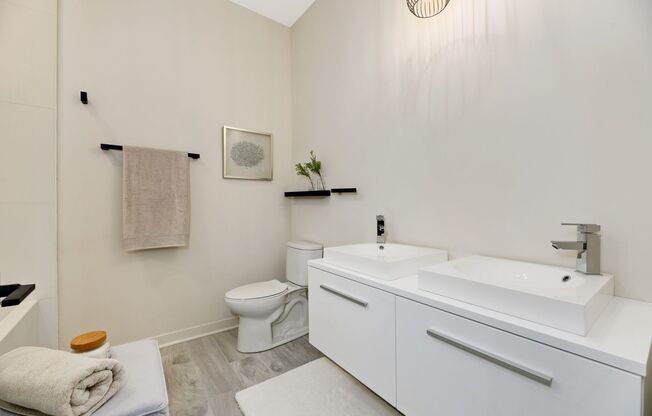 2 beds, 2 baths, 1,230 sqft, $2,406, Unit 770-2E