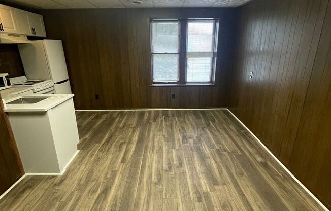 1 bed, 1 bath, 325 sqft, $1,025, Unit UNIT 8 *