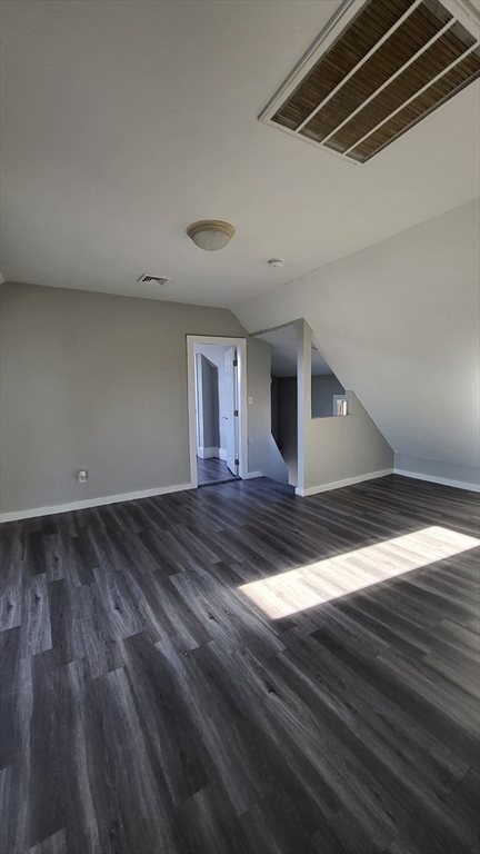 2 beds, 1 bath, $1,900, Unit 3