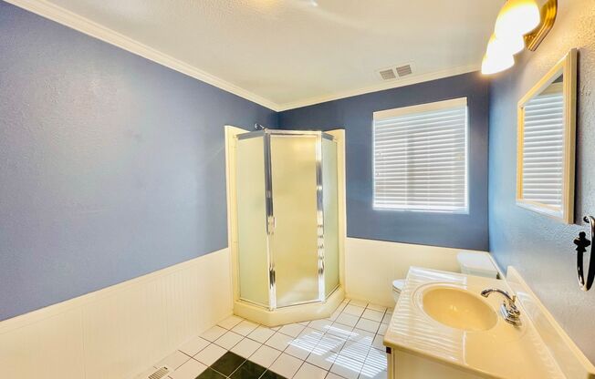 5 beds, 3.5 baths, $3,900