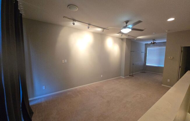 3 beds, 3.5 baths, $2,700