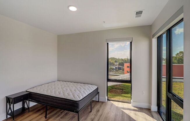 1 bed, 1 bath, 120 sqft, $1,325