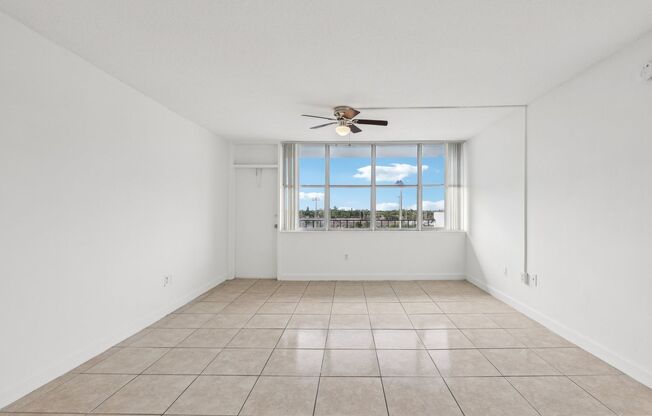 1 bed, 1.5 baths, 780 sqft, $1,850, Unit 210N