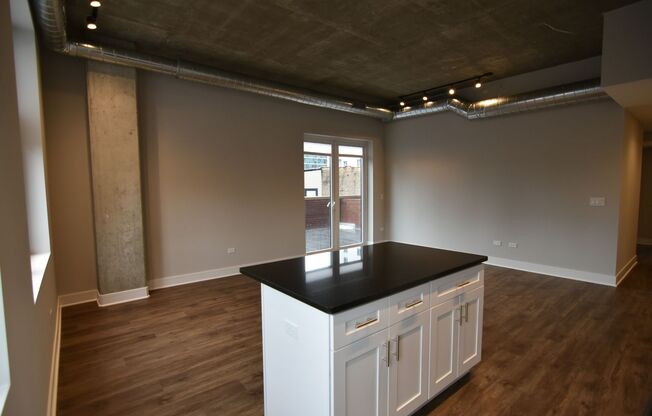 2 beds, 2 baths, 976 sqft, $4,100, Unit 3833-311