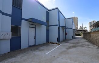 Moiliili - Date St - 3 Bdrm/1.5 Bath/1 Compact Parking - $2,750